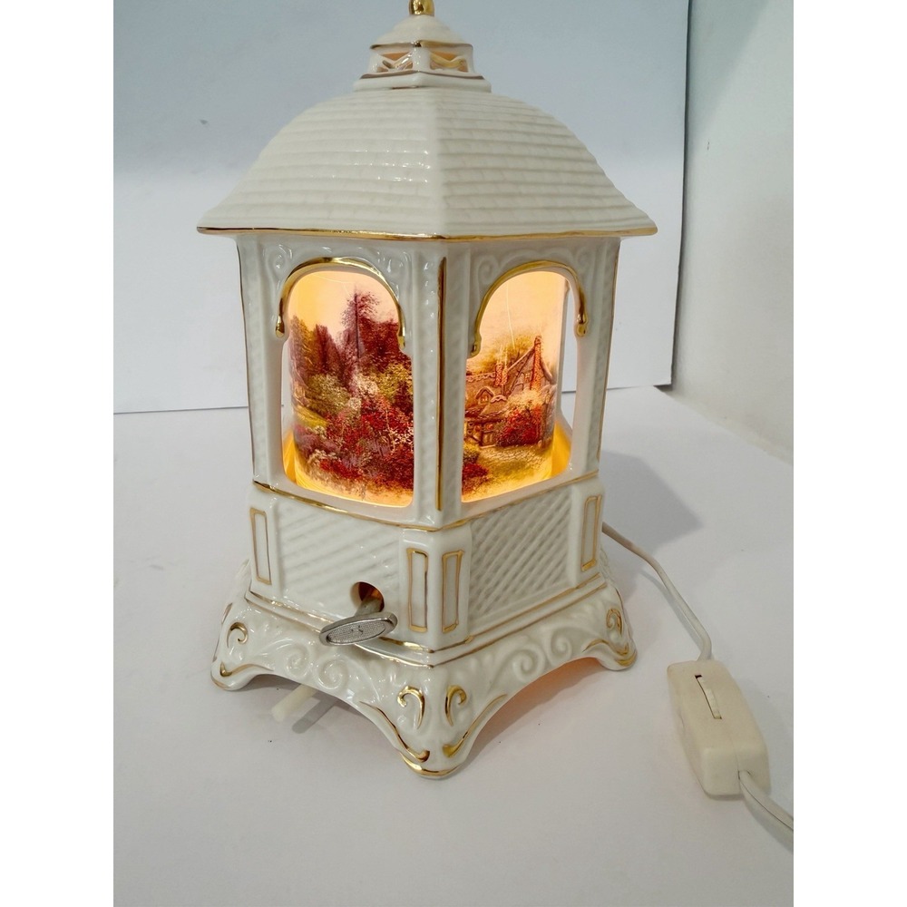 THOMAS KINKADE  "MAKE A WISH COTTAGE" GAZEBO LAMP/MUSIC BOX 2005 Collectable Y2K